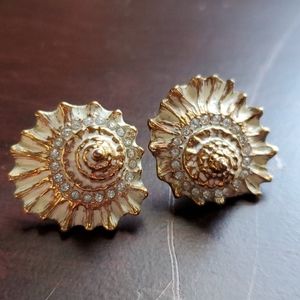 C wonder seashell earrings